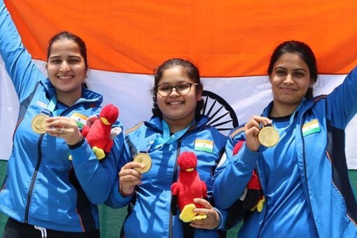Manu Bhaker (R), Naamya Kapoor (C) and Rhythm Sangwan won gold in women's sports pistol team. (NRAI Photo)