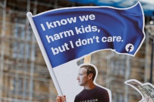 An installation showing Facebook founder Mark Zuckerberg, at a protest in London.
(Image: Tolga Akmen/AFP) An installation showing Facebook founder Mark Zuckerberg, at a protest in London.
(Image: Tolga Akmen/AFP)