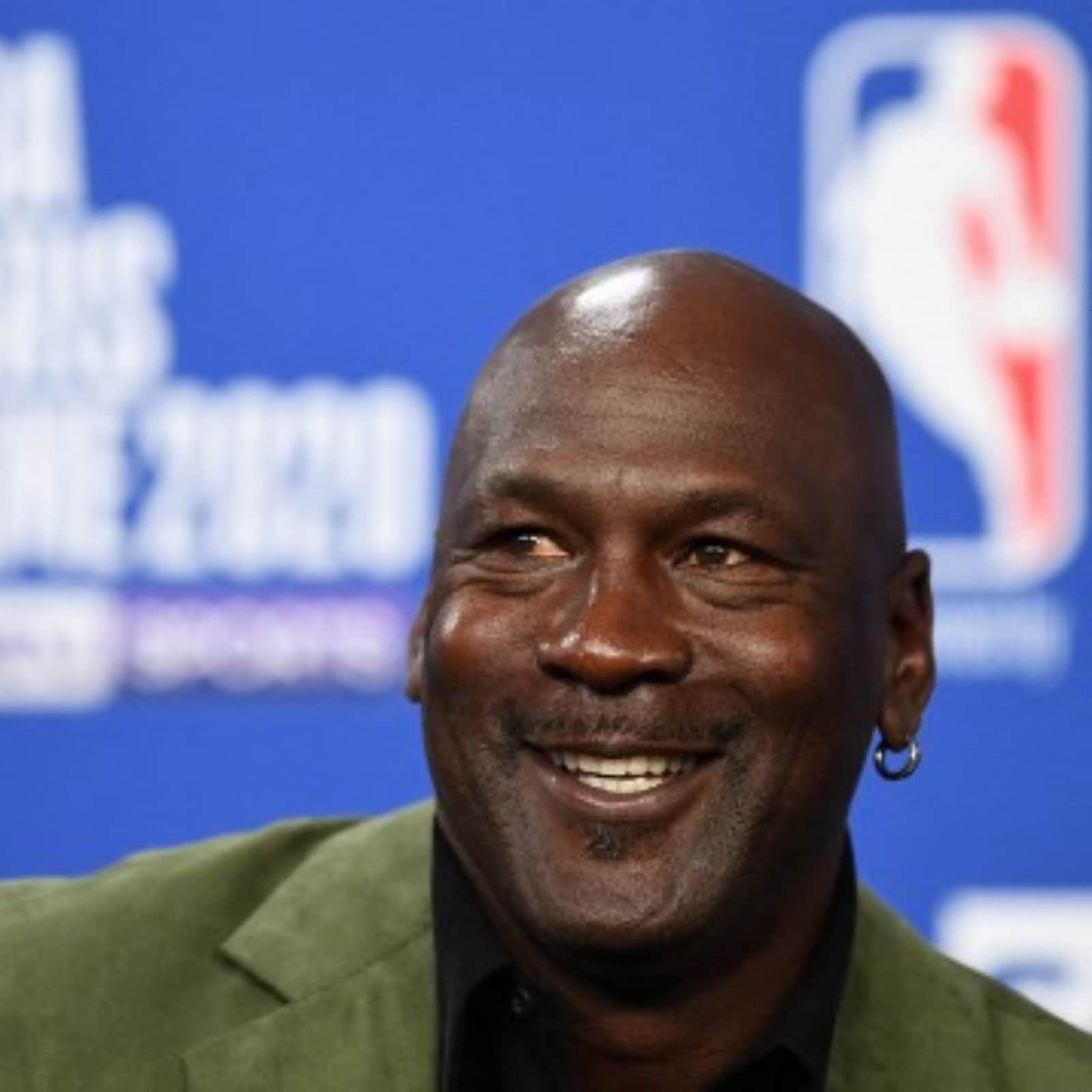 Michael Jordan's 1984 sneakers sell for nearly $1.5 million, an auction  record - CBS News