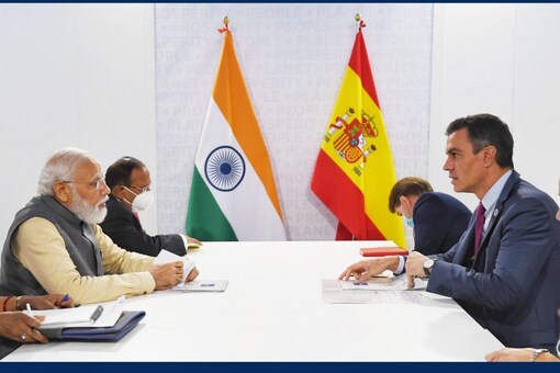 PM Modi talks to his Spanish counterpart Pedro Sanchez. (Image: Twitter)