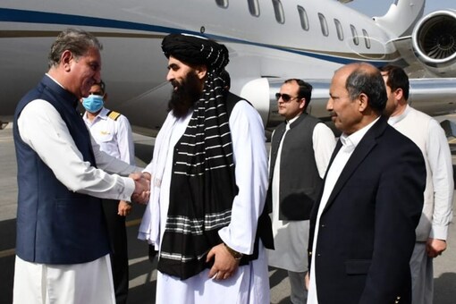 Pakistan FM Meeting caretaker PM Mullah Hassan Akhund. (Image: Pakistan foreign office)