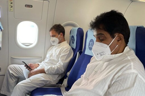 The picture of Rahul Gandhi along with a leader en route Lucknow from Delhi on October 6. (News18)
