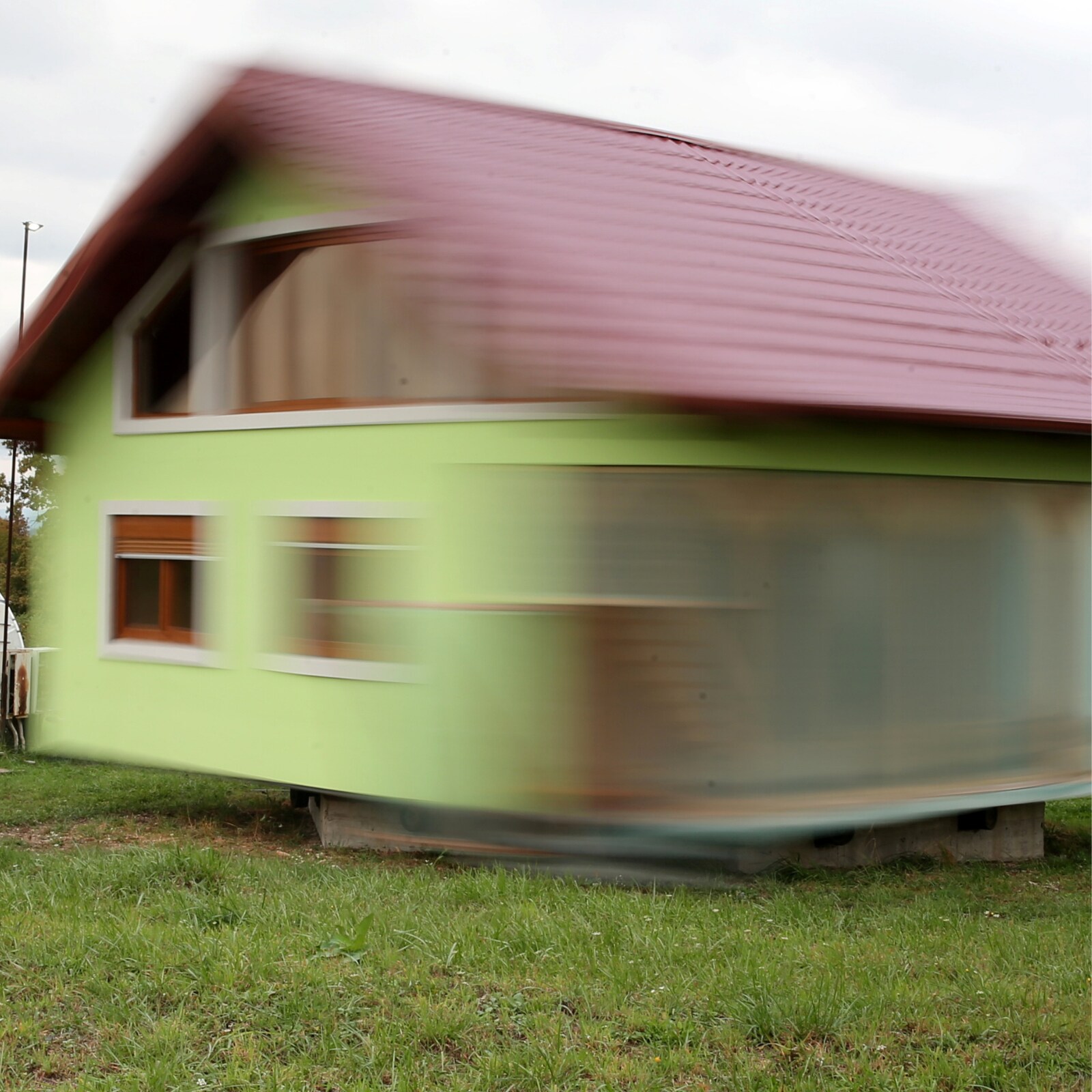 Bosnian makes rotating house a monument of love for his wife