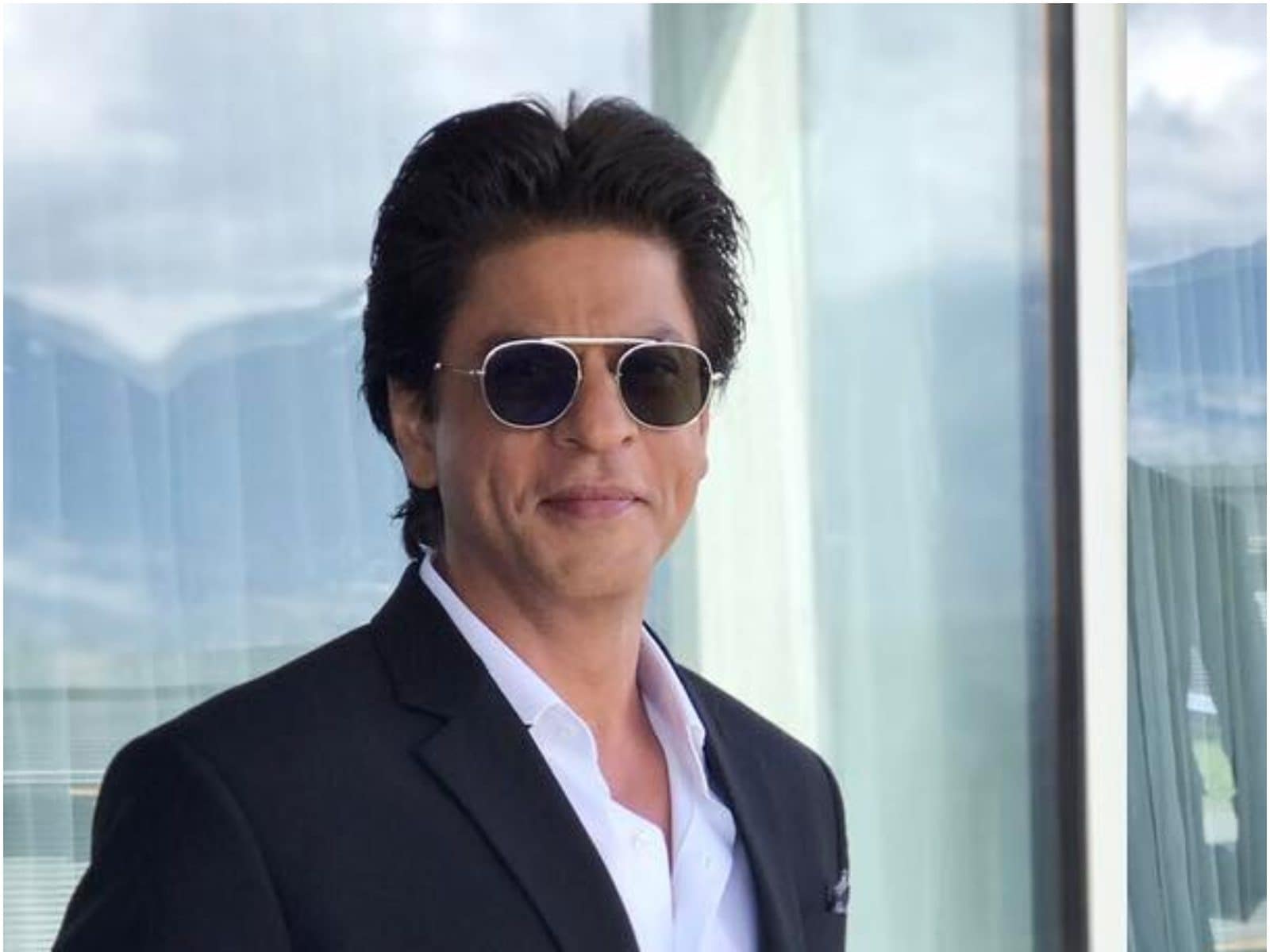Shah Rukh Khan Sends Handwritten Note And Signed Pic To Egyptian Fan Who  Helped Indian Professor