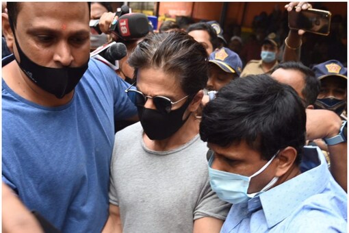 Shah Rukh Khan outside Arthur Road Jail after visiting son Aryan Khan.