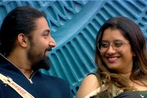 Priyanka and Niroop were given the ‘sleeping board’ title and they happily accepted it. 