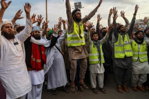 Supporters of Tehreek-e-Labbaik Pakistan (TLP) party gather in a protest march in Muridke. (Image: AFP) Supporters of Tehreek-e-Labbaik Pakistan (TLP) party gather in a protest march in Muridke. (Image: AFP)