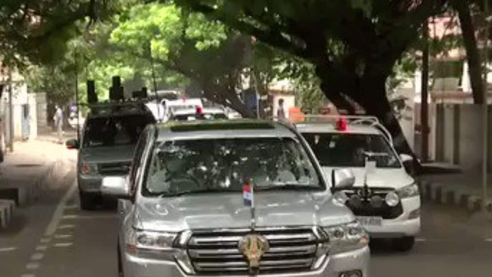 no-holding-up-of-traffic-for-cm-convoy-tamil-nadu-govt-tells-hc