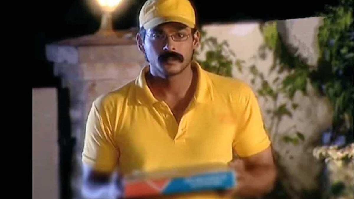 Actor Siddharth Shukla’s ‘Pizza Delivery Boy’ Look From Old Show Goes Viral