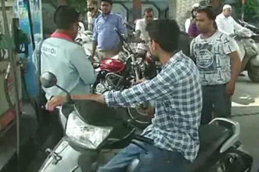 Petrol prices unchanged for 32nd straight day