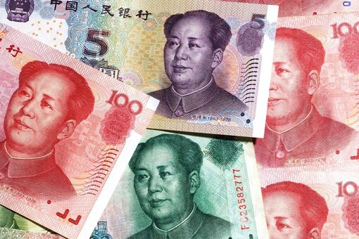 In the viral image, the man can be seen packing numerous bags packed with CNY 100 banknotes into a vehicle.