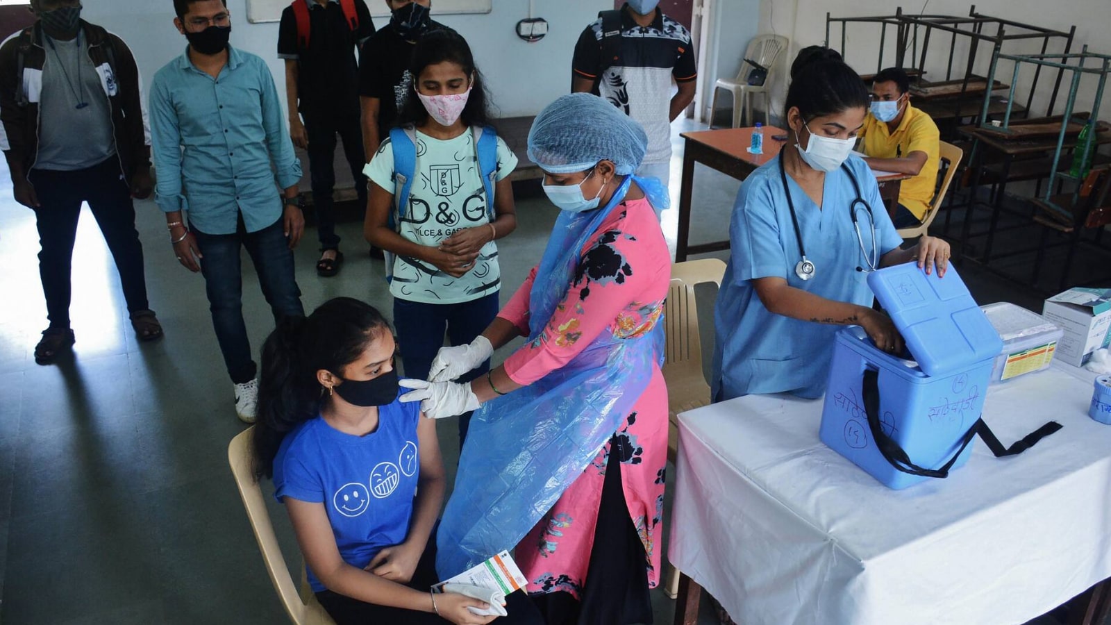 Coronavirus News LIVE Updates: WHO Says No Deaths from Omicron Yet; Delhi's LNJP Hospital Now Has 15 Suspec - News18