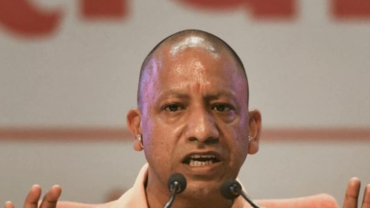 Adityanath Hits Out at Akhilesh Yadav for 'Comparing' Jinnah with Sardar Patel