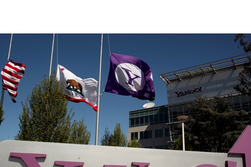 The Yahoo logo is shown at the company's headquarters in Sunnyvale, California, U.S. on April 16, 2013. REUTERS/Robert Galbraith/File Photo 