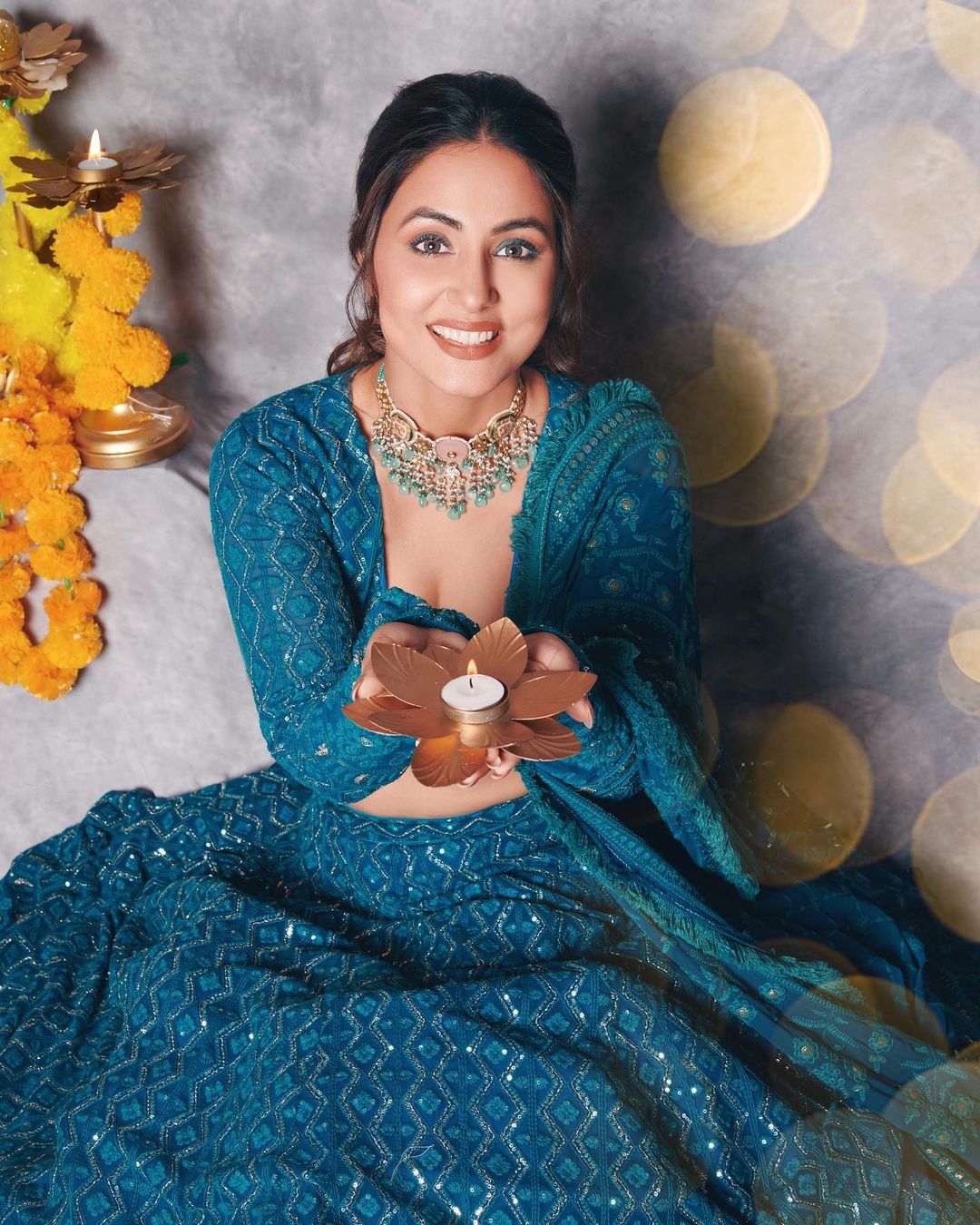 Hina Khan's Blue Lehenga Is Turning Heads Her Way For Diwali 2021 At Ekta  Kapoor's Diwali Party
