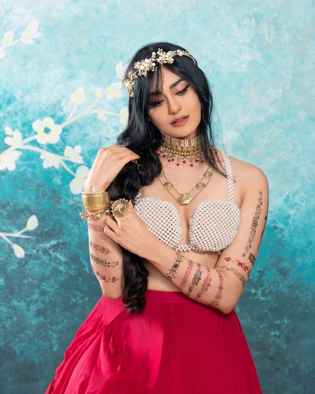 Adah Sharma looks absolutely gorgeous in ethnic outfits as the diva loves t...
