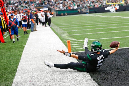 White Steps In, Leads Jets To Wild 34-31 Win Over Bengals