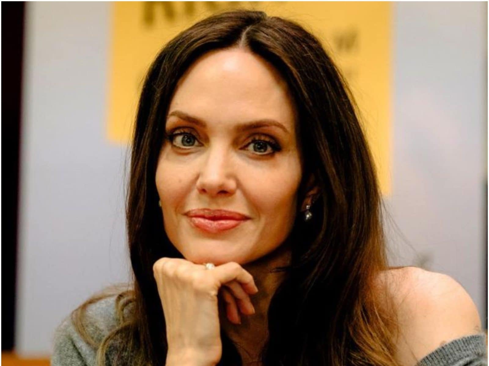 Seks Angelina Jolie - Angelina Jolie Proud of Marvel for Refusing to Censor Same-sex Intimacy  Scenes from Eternals - News18