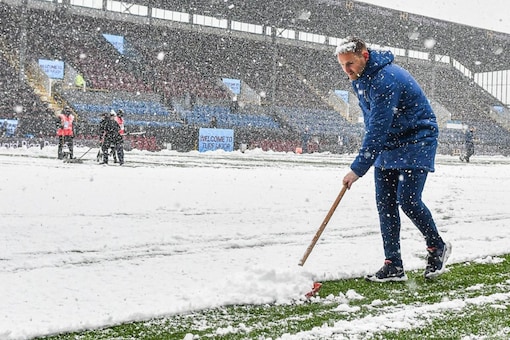 Burnley vs Tottenham Hotspur was cancelled due to heavy snow. (Burnley Twitter Photo)