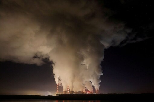 FILE PHOTO: Smoke and steam billow from Belchatow Power Station, Europe's largest coal-fired power plant operated by PGE Group, at night near Belchatow, Poland December 5, 2018. REUTERS/Kacper Pempel/File Photo/File Photo
FILE PHOTO: Smoke and steam billow from Belchatow Power Station, Europe's largest coal-fired power plant operated by PGE Group, at night near Belchatow, Poland December 5, 2018. REUTERS/Kacper Pempel/File Photo/File Photo