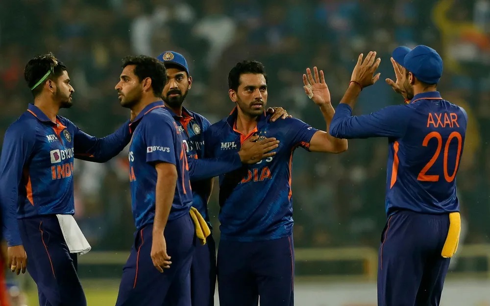 deepak chahar celebrates a wicket