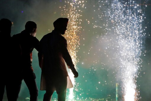 According to fire officials, around 3,000 fire fighters were on duty for the last two days and Delhi Fire Service teams were deployed in over 30 specific locations across the capital to tackle any incident. (Representative image/Reuters)
