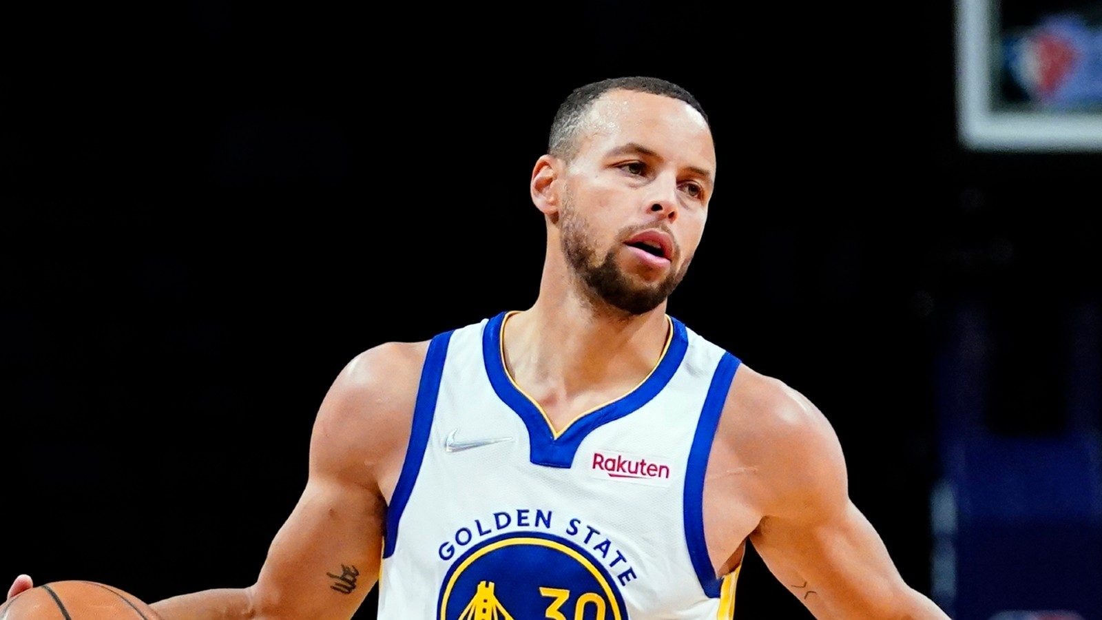 Stephen Curry scores 40 points as Warriors beat Bulls 119-93