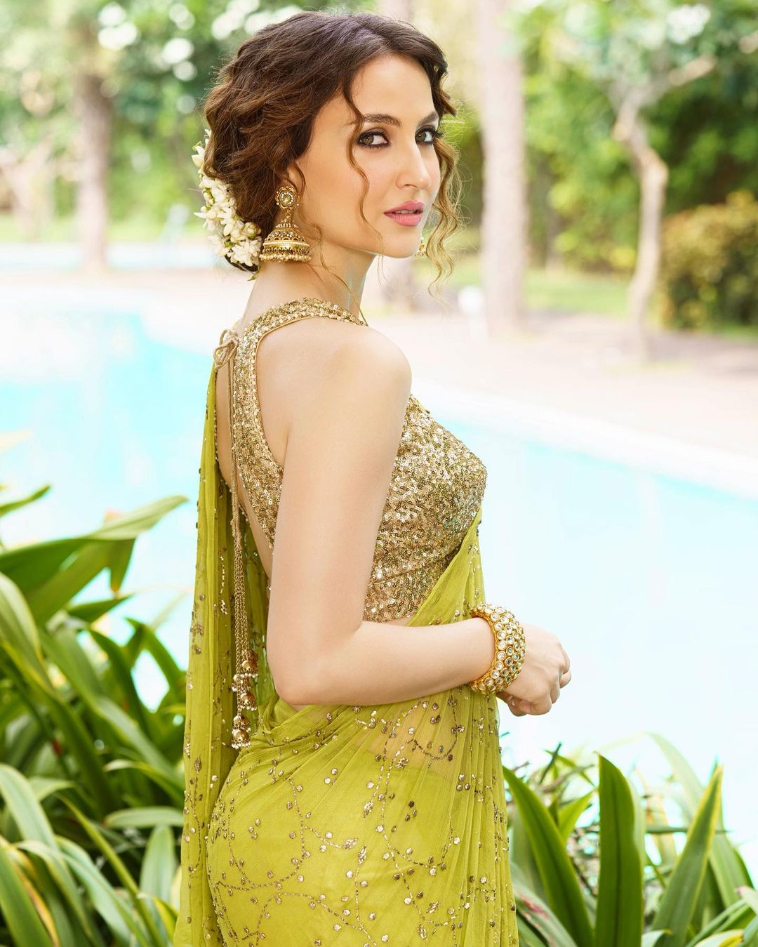Top more than 68 green saree golden blouse best - noithatsi.vn