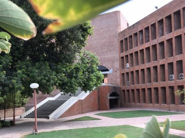 Iim Ahmedabad Conducts Summer Placement Process For Pgp 2023 News18 5019