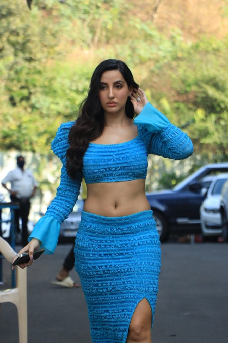 Nora Fatehi Looks Hot In Mid Riff Baring Outfit Check Out Diva Flaunt Her Sexy Curves News18