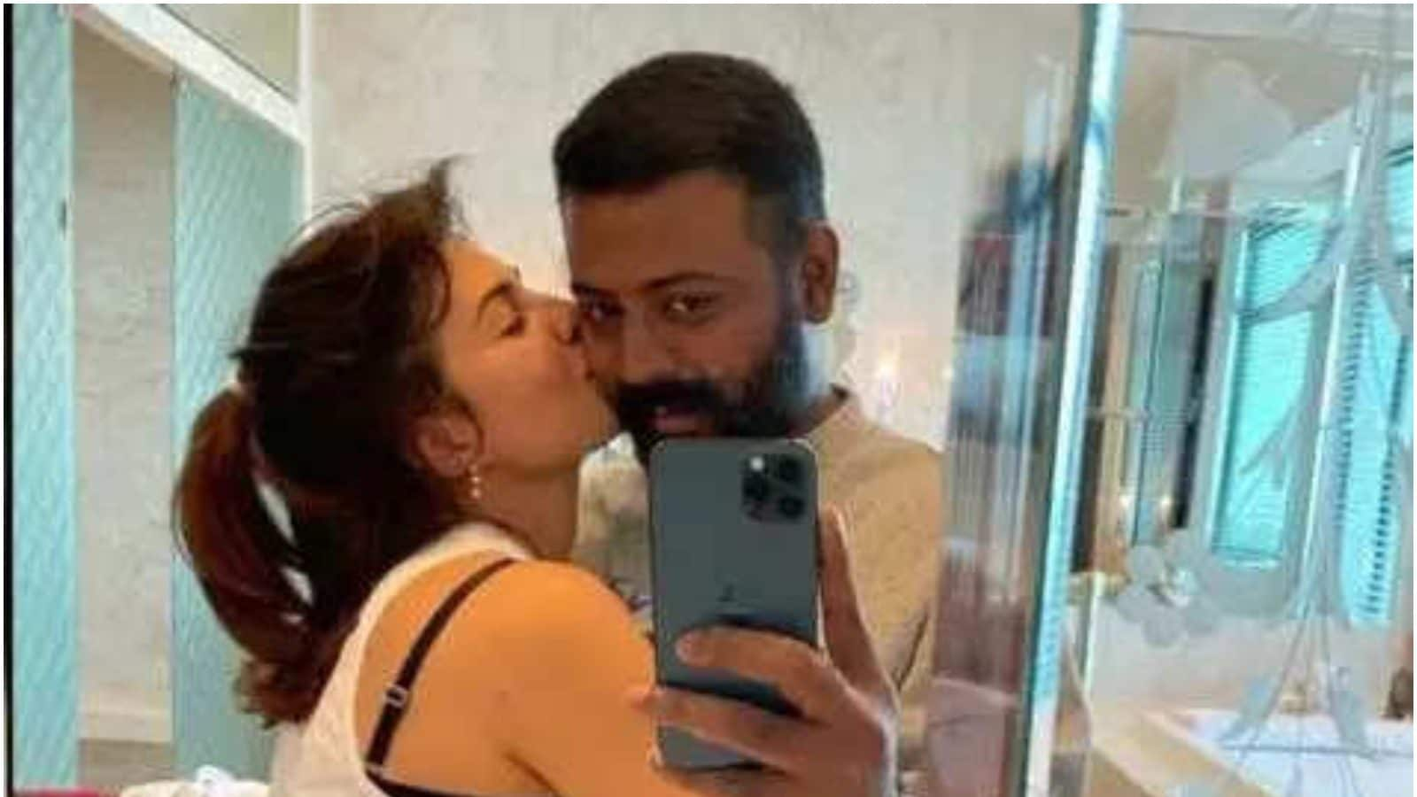 Jaklin Ka Sex Video - Who is Sukesh Chandrasekhar? The Millionaire Conman Whose Cosy Pics With  Jacqueline Fernandez Went Viral - News18