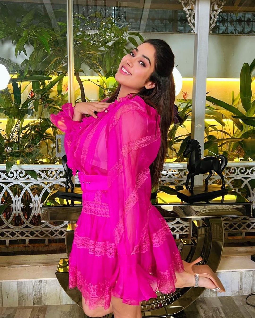 Janhvi Kapoor Looks Chic In Fuchsia Pink Dress, See The Diva's Hottest  Outfits In The Colour Pink