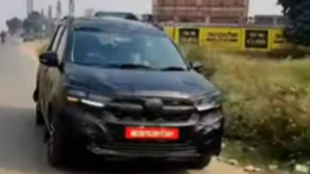 Upcoming Maruti Suzuki XL6 Facelift MPV Spied During Testing In India