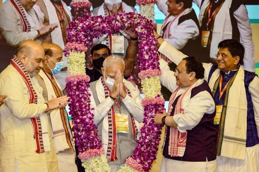 Prime Minister Narendra Modi being felicitated with a garland by BJP leaders during party's national executive meeting at NDMC Convention Centre in New Delhi on Nov 7, 2021. (Photo: PTI)