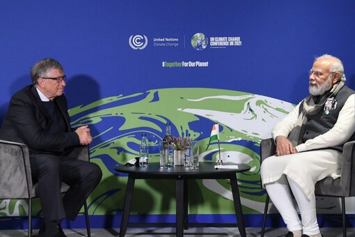 PM Narendra Modi and Bill Gates met at the COP26 summit and discussed ways to further sustainable development and steps to mitigate climate change. (Image: @MEAIndia/Twitter)