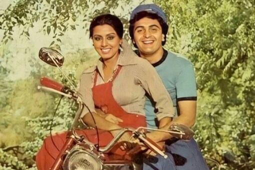 Neetu Kapoor shares this priceless throwback photo with Rishi Kapoor.