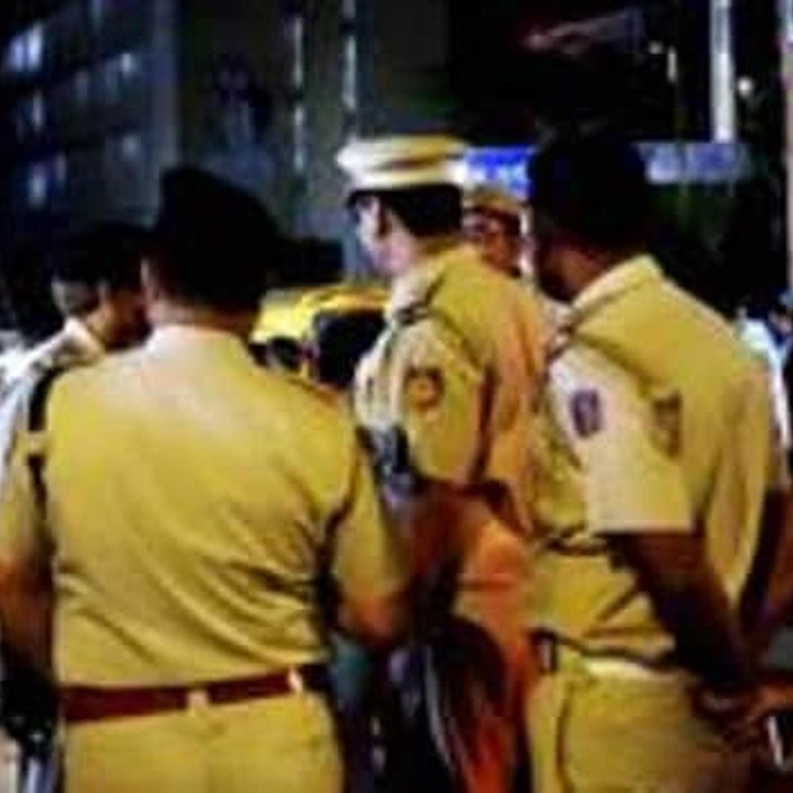 Illegal Hair Treatment and Transplant Clinic Busted in Pune, Fake Doctor Held For Duping 300 Customers Illegal Hair Treatment and Transplant Clinic Busted in Pune, Fake Doctor Held For Duping 300 Customers