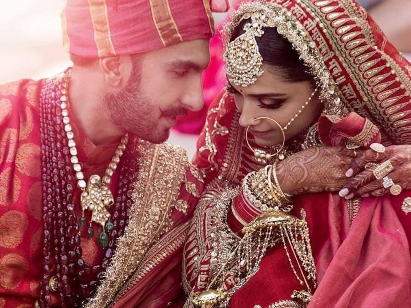 Deepika Padukone & Ranveer Singh for their Wedding Anniversary : r