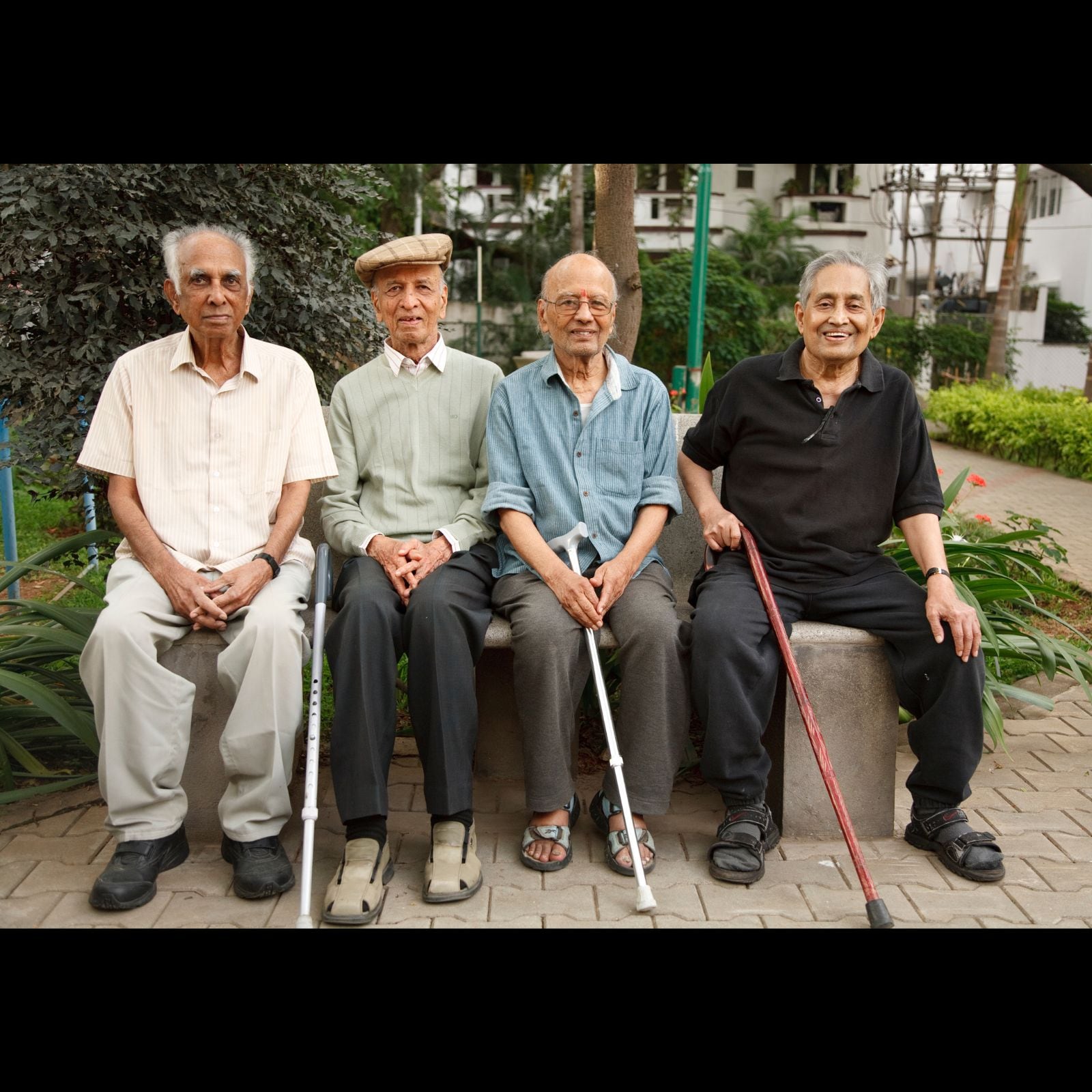 https://images.news18.com/ibnlive/uploads/2021/11/senior-citizens.jpg