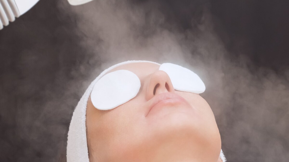 Does Steaming Your Face Relieve Skin Congestion? This is What Experts