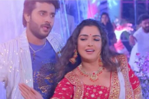 The actor has draped a white saree in Bengali style and is wearing the red-coloured blouse.