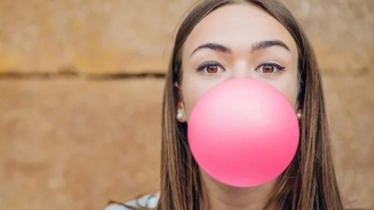 Eating Chewing Gum in Singapore May Cost You Rs 74,000 in Penalty News18