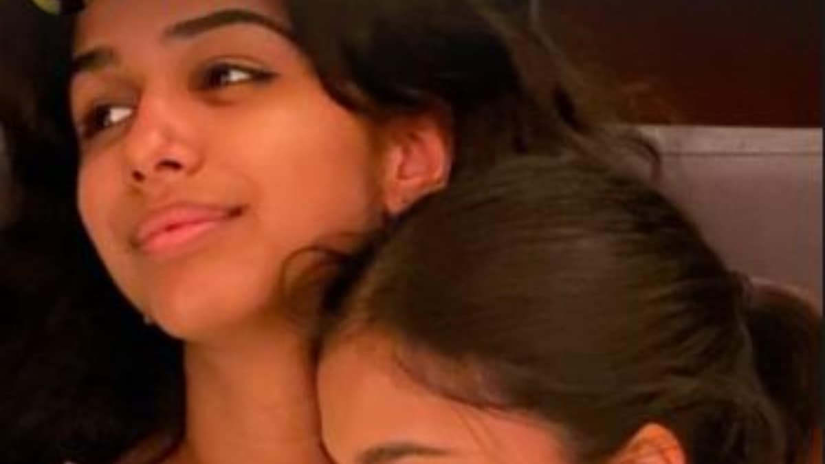 Suhana Khan Hugs Friend in a New Adorable Photo, Take a Look