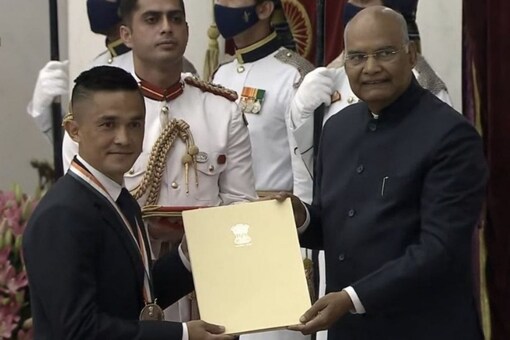 Indian football team captain Sunil Chhetri receiving the Khel Ratna Award