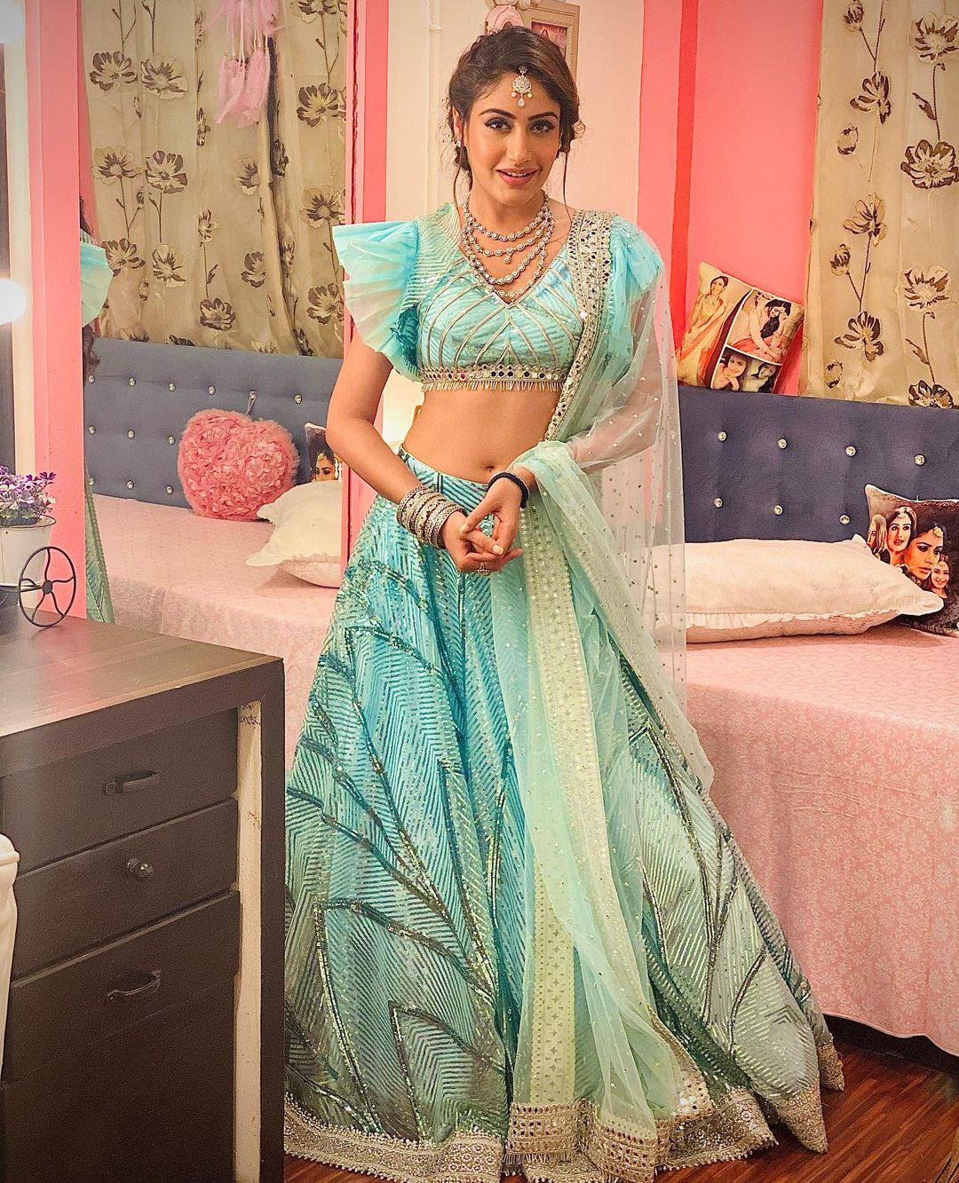 Surbhi Chandna's Bridal Lehenga by Bindaani looks straight out of Barbie in  the Swan Lake : r/BollywoodFashion