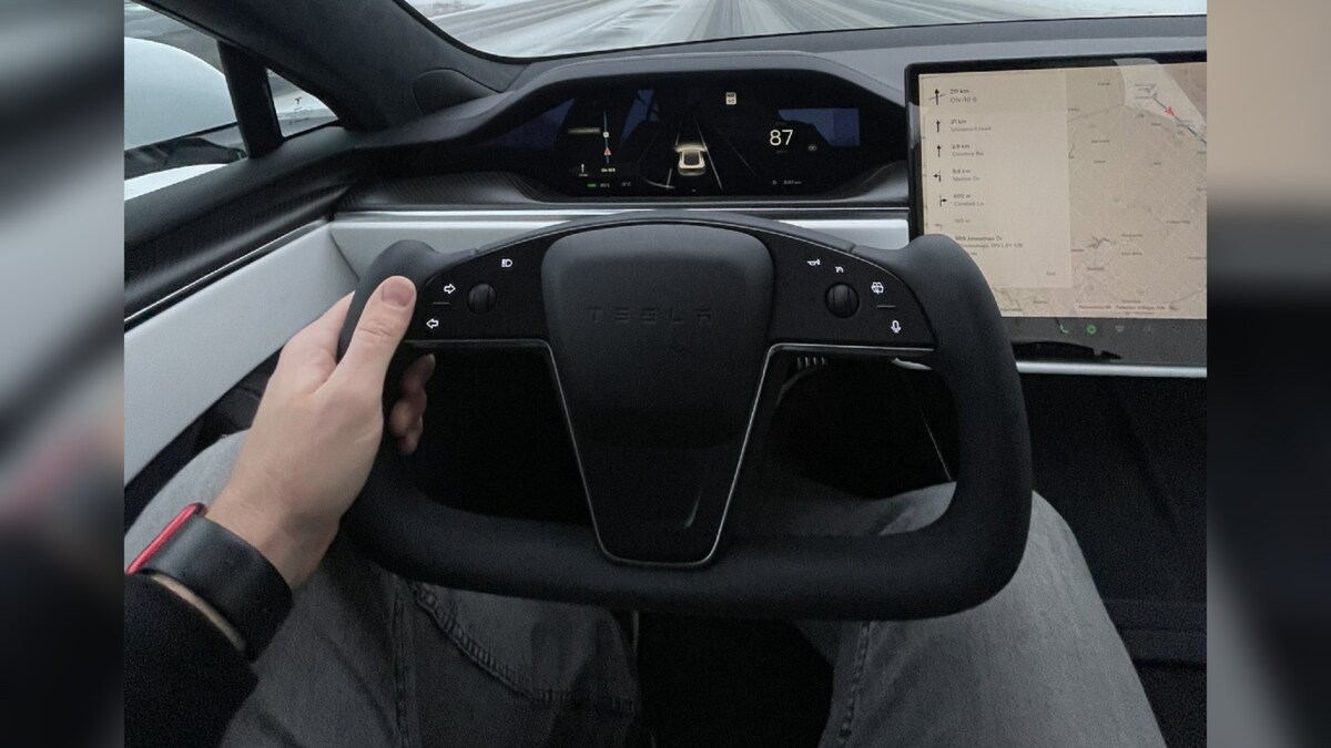 Upcoming Tesla Cybertruck Could Have Yoke Steering Wheel, Elon Musk Drops Hint