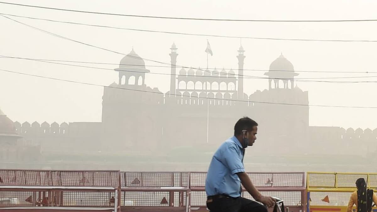 Smog Covers Delhi Ncr Air Quality Severe Amid Unhelpful Meteorological Conditions News18 9212