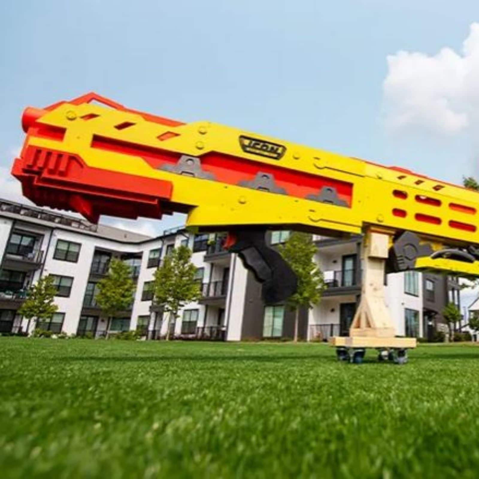 THE BIGGEST NERF IN THE WORLD ! ( 10 KG ) 