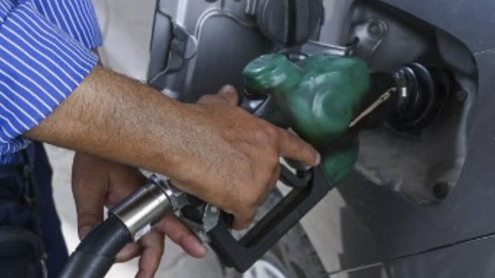 Petrol Price In Delhi Set To Reduce Kejriwal Govt Cuts Vat By Rs Details Here