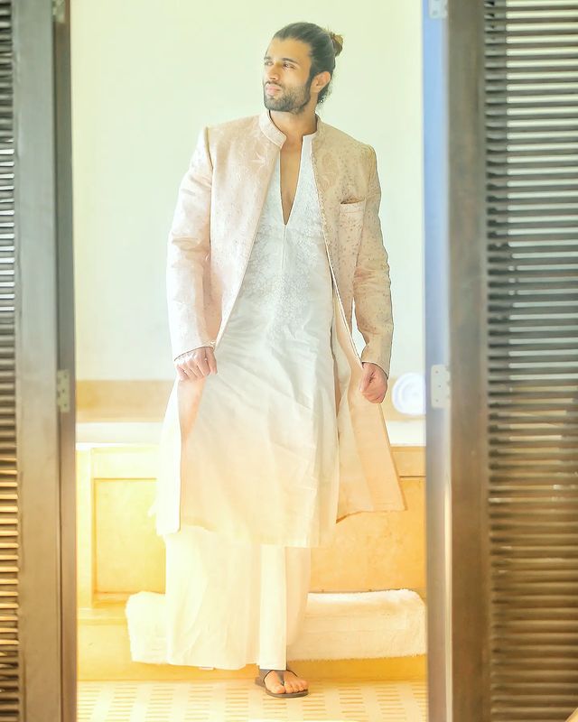 naga chaitanya formal dresses Naga Chaitanya (@chayakkineni) at his Nischitaardham, in our heritage-rich ensemble from #MMmenswear. This traditional three-piece Pattu pancha set, crafted from ivory brocade and muted gold tussar silk, includes a laalchi, kanduva, and